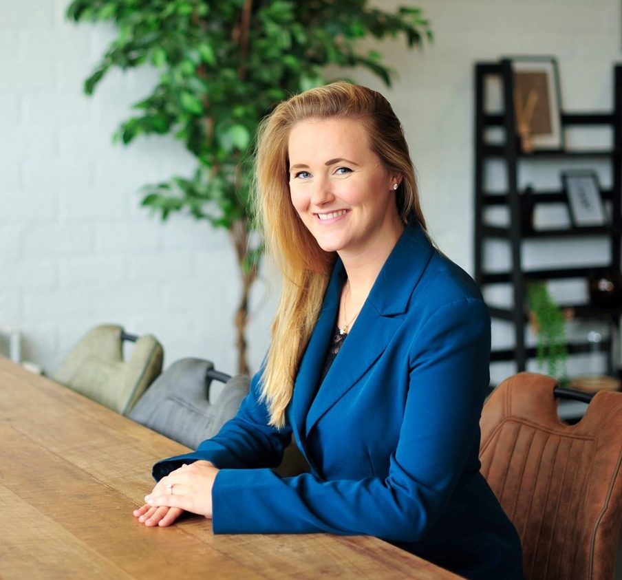 Rebecca van Avezaath